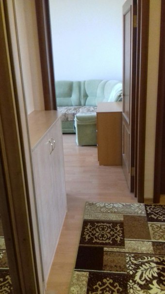 Фото: Ищу хорошую соседушку, в уже снимаемую мной 2-х комнатную квартиру.<br>м.Мякинино пешком 20 минут, до м. Тушинская 10-15 (в час пик дольше.<br>Стоимость аренды 20000 +вода, свет по счётчикам, депозит 20000. Интернет по желанию, есть Билайн и МГТС. С риэлторами не общаюсь.<br>8 985 206 38 73<br> Орешкина
