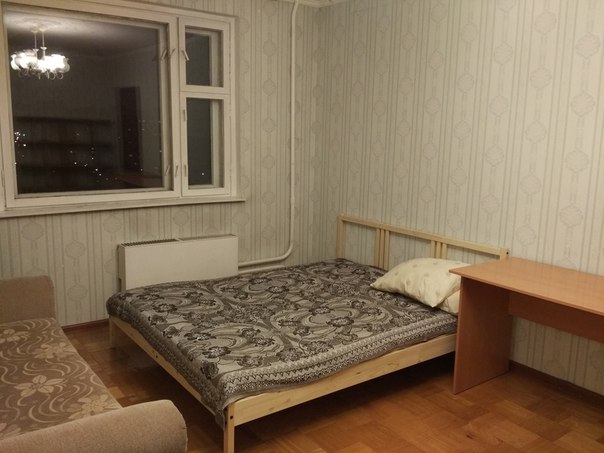 Фото: СРОЧНО! Сдается большая комната в трёхкомнатной квартире. <br>10 минут пешком до м. Шипиловская. <br>Ищем одного/двух человек. <br>Стоимость: первый месяц 20000, последующие 16000 + коммуналка. <br>Требования: <br>- славяне <br>- платежеспособные <br>- без в/п, животных, детей <br>Мебель: двухспальная кровать, диван, стол, комод, шкаф. Бытовая техника в наличии.