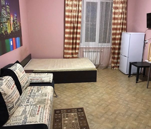 Фото: Сдам квартиру мужчине, женщине, паре до 30лет. С регистрацией Москва и МО. Метро и жд станция в пешей доступности 20мин. Рядом с автобусной остановкой и Реутов-Парком. В квартире есть всё необходимое для проживания. Метро Новокосино. Оплата 23000 в месяц.<br> Супрун
