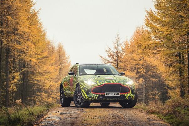 Aston Martin опубликовал фотографии своего первого кроссовера. Британская марка также официально подтвердила название новой модели: серийная версия будет называться DBX.Компания Aston Martin