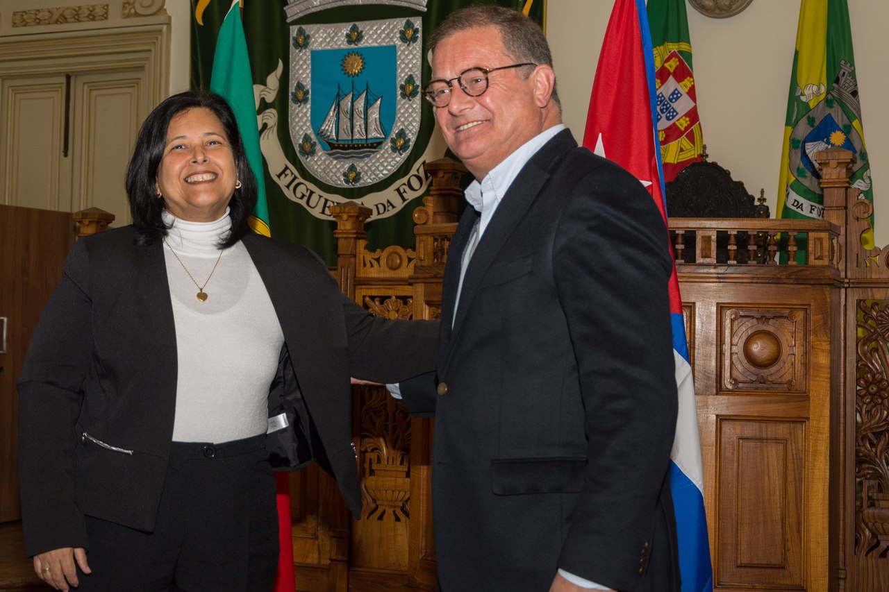 Resultado de imagem para Embaixadora de Cuba em Portugal, Mercedes Martinez Valdés