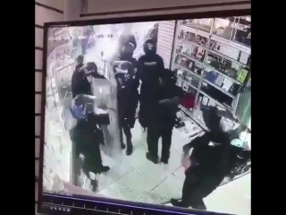 Иранская полиция во время уличных протестов