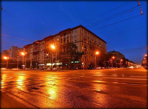 Фото: Срочно! Сдается комната в 3-х комнатной квартире. Любой срок. Все есть мебели и холодильник, есть бесплатно wifi. <br>10 мин от м. Перово либо трамвай до Перово 5мин. В комнате 20м. Санузел раздельный. Живут соседи один парень и женщина.<br>Цена 15000р. Без залога и ком.услуг! Можно заезд любой. <br>Напишите в лс или номер 89963373112 СМС. Не беспокоить агентам.<br> Дворецкий