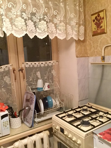 Сдам часть комнаты (в двушке). Ищем девушку (до 28 лет) на подселение в комнату, в комнате живет студентка-дизайнер. <br>Комнаты изолированные. В коридоре шкаф-купе. Окна в квартире новые, с деревянными рамами, выходят во двор. Квартира в хорошем состоянии. <br>В комнате - диван, стол, полки, большое окно. <br>5 минут от метро Коломенская, от парка-музея Коломенское - 2 минуты. <br>Заезд с 8 января.<br><br>11 000 рублей, без комиссии<br>100% залог<br>Интернет - 180 рублей.<br><br>тип дома: кирпич<br>общая площадь: 46 м2<br>жилая площадь: 40 м2<br>кухня: 10 м2<br>комнаты: 14 и 14 м2<br>этаж: 2<br>всего этажей: 12<br>покрытие пола: линолеум<br>санузел раздельный - фото Фото: Сдам часть комнаты (в двушке). Ищем девушку (до 28 лет) на подселение в комнату, в комнате живет студентка-дизайнер. <br>Комнаты изолированные. В коридоре шкаф-купе. Окна в квартире новые, с деревянными рамами, выходят во двор. Квартира в хорошем состоянии. <br>В комнате - диван, стол, полки, большое окно. <br>5 минут от метро Коломенская, от парка-музея Коломенское - 2 минуты. <br>Заезд с 8 января.<br><br>11 000 рублей, без комиссии<br>100% залог<br>Интернет - 180 рублей.<br><br>тип дома: кирпич<br>общая площадь: 46 м2<br>жилая площадь: 40 м2<br>кухня: 10 м2<br>комнаты: 14 и 14 м2<br>этаж: 2<br>всего этажей: 12<br>покрытие пола: линолеум<br>санузел раздельный