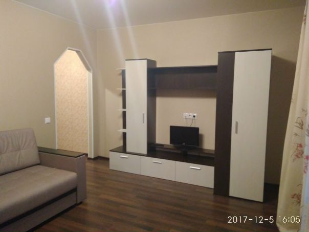 Сдам 2-х комнатную квартиру м. Тульская<br>45000 р.<br>.Без комиссии. В квартире качественный ремонт. Полностью заменены окна на пластиковые, остеклен балкон. Комнаты смежные. Ламинат в комнатах, на кухне линолеум. Новый кухонный гарнитур, шкаф, стенка, прихожая, большой диван, новая стиральная машина и газовая плита. С/у раздельный. сантехника новая.<br>Дом кирпичный 9 этажный, квартира на 6 этаже. Расположение дома- ул. Дубининская пешая доступность до м. Павелецкая или м. Тульская. Если лень идти, то рядом трамвайные остановки. Заезд во двор под шлагбаум. Расположение дома на второй линии от дороги, двор тихий и уютный. Рядом Даниловский монастырь, Торговые центры, фитнес-центры, магазины. В пешей доступности две очень хорошие школы. Рядом дет. сады.<br>Условия: Предпочтение- семейная пара или семья с ребенком от 5 лет. Можно маленькую взрослую собачку, типа йоркширского терьера.Кошек нельзя!!!<br>Оплата: 45000 р в месяц (предоплата) + счетчики и интернет, телефон межгород. При заключении договора вносится депозит 45000 р. <br>Пишите в л/с<br><br> Калачева - фото Фото: Сдам 2-х комнатную квартиру м. Тульская<br>45000 р.<br>.Без комиссии. В квартире качественный ремонт. Полностью заменены окна на пластиковые, остеклен балкон. Комнаты смежные. Ламинат в комнатах, на кухне линолеум. Новый кухонный гарнитур, шкаф, стенка, прихожая, большой диван, новая стиральная машина и газовая плита. С/у раздельный. сантехника новая.<br>Дом кирпичный 9 этажный, квартира на 6 этаже. Расположение дома- ул. Дубининская пешая доступность до м. Павелецкая или м. Тульская. Если лень идти, то рядом трамвайные остановки. Заезд во двор под шлагбаум. Расположение дома на второй линии от дороги, двор тихий и уютный. Рядом Даниловский монастырь, Торговые центры, фитнес-центры, магазины. В пешей доступности две очень хорошие школы. Рядом дет. сады.<br>Условия: Предпочтение- семейная пара или семья с ребенком от 5 лет. Можно маленькую взрослую собачку, типа йоркширского терьера.Кошек нельзя!!!<br>Оплата: 45000 р в месяц (предоплата) + счетчики и интернет, телефон межгород. При заключении договора вносится депозит 45000 р. <br>Пишите в л/с<br><br> Калачева