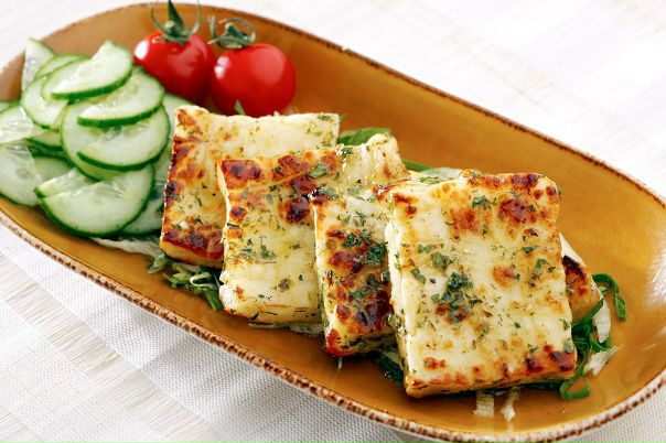 Сыр Халуми, обжаренный до золотистой корочки, что может быть вкуснее