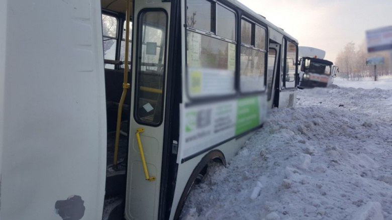 Три человека пострадали в ДТП с автобусом и МАЗом в Томске Три человека пострадали в ДТП с автобусом и МАЗом в Томске
