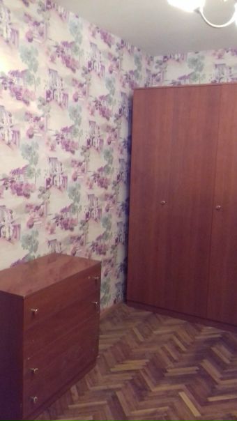 С 24 января сдается комната в 3 комнатной квартире. Задонский проезд,д.36.от м.Красногвардейская или Зябликово 15 мин пешком или 4 остановки на авобусе.Большой корридор,раздельный сан.узел,кухня 10 кв.м.,после кап.ремонта,пластиковые окна,паркет,мебель-кровать,комод,стол,шкаф,площадь комнаты 14 кв.м,изолированная.Только ОДНОЙ девушке..В двух остальных комнатах проживают по одной девущке 24 и 27 лет.Без торга,без животных. 16000+свет,вода по счетчику,интернет 550 руб Билайн-делим на всех <br>Рядом 2 продуктовых магазина,остановка автобуса,2 Ашана <br>От собственника,без депозита 89262719951 Татьяна - фото Фото: С 24 января сдается комната в 3 комнатной квартире. Задонский проезд,д.36.от м.Красногвардейская или Зябликово 15 мин пешком или 4 остановки на авобусе.Большой корридор,раздельный сан.узел,кухня 10 кв.м.,после кап.ремонта,пластиковые окна,паркет,мебель-кровать,комод,стол,шкаф,площадь комнаты 14 кв.м,изолированная.Только ОДНОЙ девушке..В двух остальных комнатах проживают по одной девущке 24 и 27 лет.Без торга,без животных. 16000+свет,вода по счетчику,интернет 550 руб Билайн-делим на всех <br>Рядом 2 продуктовых магазина,остановка автобуса,2 Ашана <br>От собственника,без депозита 89262719951 Татьяна
