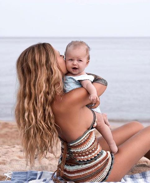 Дакота показала подросшую дочку! 