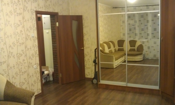 Фото: Сдам однокомнатную квартиру мкр. Янтарный, Молодежный бульвар дом 1, 10 этаж, не агент. Квартира благоустроена, в комнате: диван, большой шкаф-купе, комод, на кухне: мебельный гарнитур, стол, стулья, стиральная машина, холодильник, санузел совмещён, площадь комнаты 20 КВ.м. Сдам исключительно славянам, молодой паре или семье с ребенком. Оплата 20000+вся квитанция (около 5000). Агентов прошу не беспокоить<br>Добираться от метро Щёлковская или Первомайская 10-20 мин.<br>Евгений 89099014306