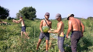 Арбузный спорт на бахче - волонтёрство для сыроедов. Грузия