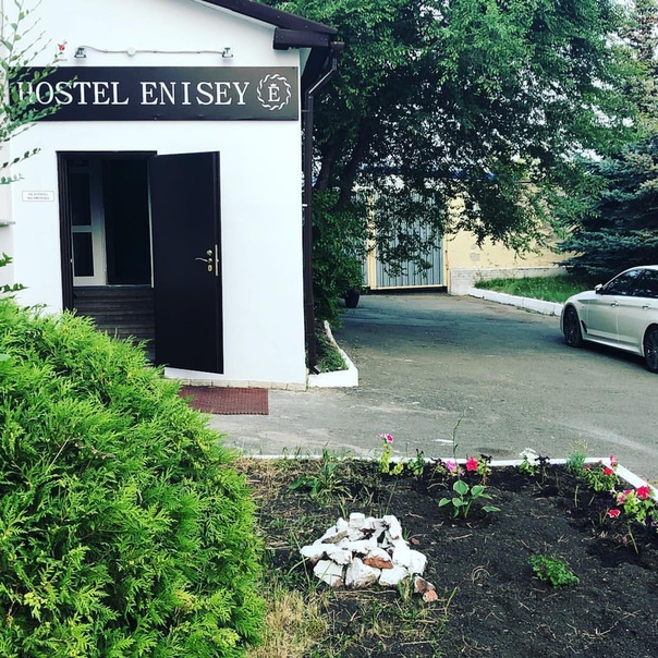 Открылся Новый современный хостел в центре города Красноярска, с видом на Набережную р. Енисея!!! <br> <br>-Дизайнерский ремонт <br>-Высокоскоростной WiFi <br>- Просторная оборудованная бытовой техникой кухня <br>- Настольные игры <br>-Современные душевые кабины и сан.узлы <br>-Домашняя теплая обстановка <br>-Большой номер на 22 человека <br>-Вместимость 60 человек <br>-Отдельные Женские и Мужские комнаты <br>-Имеются VIP комнаты <br> <br>Сутки от 450 р <br> <br>Сдаются уютные спальные места с ортопедическими матрасами и бельем гостиничного уровня. <br>Кондиционирование и вентиляция в каждой комнате <br> <br>Забронируйте себе номер уже сейчас! <br> <br>тел бронирования: 8 (902) 918 00 -55 ; <br>8(391) 293-23-00 <br> <br>Ждем Вас в гости!!! - фото Фото: Открылся Новый современный хостел в центре города Красноярска, с видом на Набережную р. Енисея!!! <br> <br>-Дизайнерский ремонт <br>-Высокоскоростной WiFi <br>- Просторная оборудованная бытовой техникой кухня <br>- Настольные игры <br>-Современные душевые кабины и сан.узлы <br>-Домашняя теплая обстановка <br>-Большой номер на 22 человека <br>-Вместимость 60 человек <br>-Отдельные Женские и Мужские комнаты <br>-Имеются VIP комнаты <br> <br>Сутки от 450 р <br> <br>Сдаются уютные спальные места с ортопедическими матрасами и бельем гостиничного уровня. <br>Кондиционирование и вентиляция в каждой комнате <br> <br>Забронируйте себе номер уже сейчас! <br> <br>тел бронирования: 8 (902) 918 00 -55 ; <br>8(391) 293-23-00 <br> <br>Ждем Вас в гости!!!