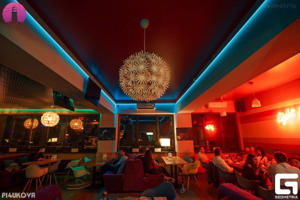 Продаётся готовый бизнес Lounge кафе в деловом центре города Симферополя. Налаженный бизнес с постоянным оборотом. <br>- ПЛОЩАДЬ 280кв.м.+летняя веранда<br>К услугам гостей предлагается 3 зоны отдыха <br>На нижнем уровне расположена кофейня с вкуснейшими сендвичами и бургерами. <br>Верхний уровень представляет собой основной зал и VIP зал, с большим проекционным экраном с PlayStation.<br>Причина продажи бизнеса - переезд в другой город. <br>Помещение в аренде (подписан долгосрочный договор). <br>Продажа полностью готового бизнеса, со всем необходимым оборудованием( от R-keeper, персоналом, кальянами, и т.д).<br>Средняя выручка в день 70 000 руб. <br>Большой поток постоянных клиентов. <br>Цена 6 млн руб + 300 000 руб. аренда помещения в месяц.<br>Очень популярный и прибыльный вид бизнеса!!<br>Любая информация по телефону! 89780063728 - фото Фото: Продаётся готовый бизнес Lounge кафе в деловом центре города Симферополя. Налаженный бизнес с постоянным оборотом. <br>- ПЛОЩАДЬ 280кв.м.+летняя веранда<br>К услугам гостей предлагается 3 зоны отдыха <br>На нижнем уровне расположена кофейня с вкуснейшими сендвичами и бургерами. <br>Верхний уровень представляет собой основной зал и VIP зал, с большим проекционным экраном с PlayStation.<br>Причина продажи бизнеса - переезд в другой город. <br>Помещение в аренде (подписан долгосрочный договор). <br>Продажа полностью готового бизнеса, со всем необходимым оборудованием( от R-keeper, персоналом, кальянами, и т.д).<br>Средняя выручка в день 70 000 руб. <br>Большой поток постоянных клиентов. <br>Цена 6 млн руб + 300 000 руб. аренда помещения в месяц.<br>Очень популярный и прибыльный вид бизнеса!!<br>Любая информация по телефону! 89780063728