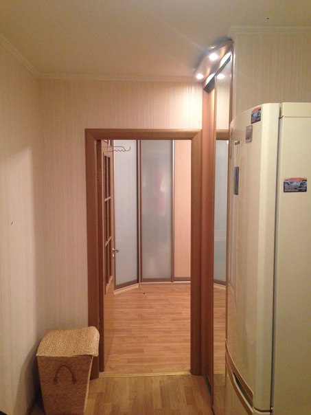 Сдам 2-к квартиру 45 м на 2 этаже 9-этажного панельного дома <br>Арендная плата: 45 000 руб. в месяц <br>Арендодатель: Константин Тел.: +7(916)950-60-85 <br>Адрес: г. Москва, ул. Кантемировская, д.3, корп.1. 15 минут пешком от м. Кантемировская <br>Квартира с хорошим ремонтом. Общая площадь 45 м2, комнаты 18 м2 + 10 м2, кухня 6 м2. Хозяин. Без посредников и комиссий. Делали ремонт для себя. Вся техника. WiFi. Спальня с 2 спальным диваном, встроенный угловой шкаф, рабочее место. Кухня встроенная угловая, варочная газовая панель и духовой шкаф, посудомоечная машина, стиральная машина Аристон, керамическая мойка с вытяжным краном-лейкой. Встроенный фильтр для воды. Рабочие зоны для приготовления пищи подсвечиваются лампами дневного света. Все полочки и ящики сделаны грамотно и продуманно. Работал дизайнер. Окна - стеклопакеты Рехау с системой зимнего режима. На кухне - светоизоляционные жалюзи. Окна в тихий двор на непроезжую дорогу. Санузел раздельный. Двойные входные двери (металлическая внешняя и деревянная внутренняя). Тамбур на две квартиры. Мусоропровод. В пешей доступности – парк Царицыно, с прудом, где можно гулять с детьми и кататься на велосипеде. Рядом несколько супермаркетов, торговые комплексы, школа, детский сад<br> Поляков - фото Фото: Сдам 2-к квартиру 45 м на 2 этаже 9-этажного панельного дома <br>Арендная плата: 45 000 руб. в месяц <br>Арендодатель: Константин Тел.: +7(916)950-60-85 <br>Адрес: г. Москва, ул. Кантемировская, д.3, корп.1. 15 минут пешком от м. Кантемировская <br>Квартира с хорошим ремонтом. Общая площадь 45 м2, комнаты 18 м2 + 10 м2, кухня 6 м2. Хозяин. Без посредников и комиссий. Делали ремонт для себя. Вся техника. WiFi. Спальня с 2 спальным диваном, встроенный угловой шкаф, рабочее место. Кухня встроенная угловая, варочная газовая панель и духовой шкаф, посудомоечная машина, стиральная машина Аристон, керамическая мойка с вытяжным краном-лейкой. Встроенный фильтр для воды. Рабочие зоны для приготовления пищи подсвечиваются лампами дневного света. Все полочки и ящики сделаны грамотно и продуманно. Работал дизайнер. Окна - стеклопакеты Рехау с системой зимнего режима. На кухне - светоизоляционные жалюзи. Окна в тихий двор на непроезжую дорогу. Санузел раздельный. Двойные входные двери (металлическая внешняя и деревянная внутренняя). Тамбур на две квартиры. Мусоропровод. В пешей доступности – парк Царицыно, с прудом, где можно гулять с детьми и кататься на велосипеде. Рядом несколько супермаркетов, торговые комплексы, школа, детский сад<br> Поляков