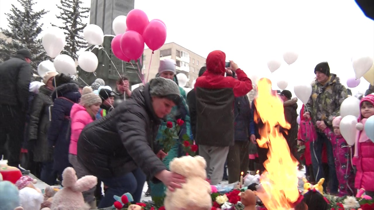 Новоуральск скорбит со всей страной