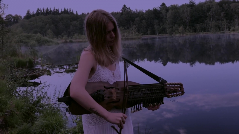 Nordic folkmusic on nyckelharpa