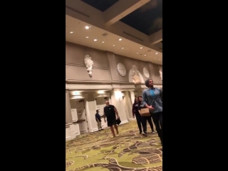 Джаред подходит к фанатам за конфетами | SPNNash NashCon 2018