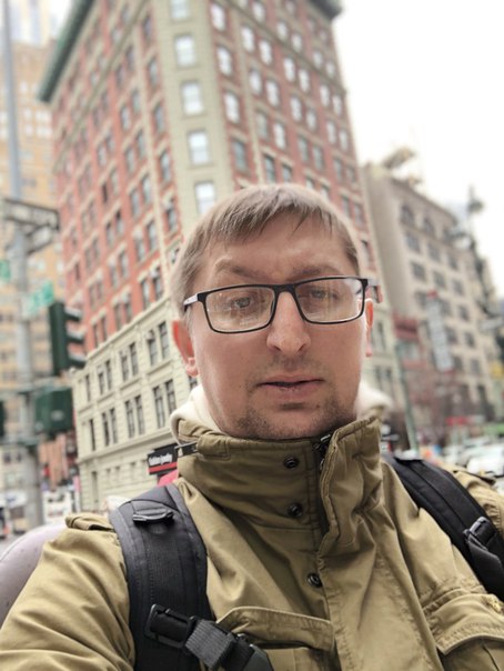 Привет! Меня зовут Дмитрий и мы с женой решили переехать в Москву. Я работаю разработчиком, жена рисует и шьет. Мы ищем светлую, чистую квартиру на севере столицы. С одной или двумя комнатами, но рассмотрим и студию. Варианты с залогом нас не пугают, мы прекрасно понимаем хозяев. Если в вашей квартире хорошая ванная, мы почти согласны, а если квартира не дальше 10-15 минут пешком от метро, то я уже готов приехать. И еще, с нами напросилась кошка и мы не смогли ей отказать)<br> Блинов - фото Фото: Привет! Меня зовут Дмитрий и мы с женой решили переехать в Москву. Я работаю разработчиком, жена рисует и шьет. Мы ищем светлую, чистую квартиру на севере столицы. С одной или двумя комнатами, но рассмотрим и студию. Варианты с залогом нас не пугают, мы прекрасно понимаем хозяев. Если в вашей квартире хорошая ванная, мы почти согласны, а если квартира не дальше 10-15 минут пешком от метро, то я уже готов приехать. И еще, с нами напросилась кошка и мы не смогли ей отказать)<br> Блинов