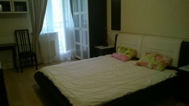 Сдам трехкомнатную квартиру 110 м2 — 70 000 p.<br>Сдам трехкомнатную квартиру 110 м2 на 5 этаже нового 15-этажного дома по адресу ул. 6-я Радиальная, д. 5, корп. 2. Ближайшие метро - Царицыно, Пражская. Есть мебель и бытовая техника, в том числе стиральная и посудомоечная машины, две гардеробные комнаты, два санузла, две застекленные лоджии. В одной из комнат стоят многофункциональный силовой тренажер и велотренажер. Установлены кондиционеры в двух комнатах, есть телевидение, интернет. В жилом комплексе работают магазины, аптека, супермаркет. До детского сада и школы 3 минуты пешком. Парк Фото: Сдам трехкомнатную квартиру 110 м2 — 70 000 p.<br>Сдам трехкомнатную квартиру 110 м2 на 5 этаже нового 15-этажного дома по адресу ул. 6-я Радиальная, д. 5, корп. 2. Ближайшие метро - Царицыно, Пражская. Есть мебель и бытовая техника, в том числе стиральная и посудомоечная машины, две гардеробные комнаты, два санузла, две застекленные лоджии. В одной из комнат стоят многофункциональный силовой тренажер и велотренажер. Установлены кондиционеры в двух комнатах, есть телевидение, интернет. В жилом комплексе работают магазины, аптека, супермаркет. До детского сада и школы 3 минуты пешком. Парк
