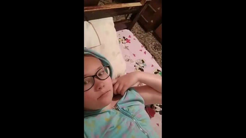 валяюсь в кроватке