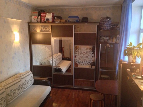 М. Таганская. Подселение в комнату 12.500 + ком.услуги (выходило максимум 500 рублей) <br>+страховой депозит (можно разделить на 2 месяца)<br>Всем привет! <br>Ищу соседку на подселение в комнату. Дом рядом с фабрикой Станиславского ( 7-10 минут от метро) В квартире 4 отдельные комнаты, у каждого свой владелец. Владелец нашей приезжал последний раз 3 года назад на подписание договора. В комнате 2 дивана, телевизор, холодильник, большой шкаф, обеденный стол. Высокие потолки. <br>Рассматривается только одна девушка, т.к для большего количества будет не комфортно. Я сама буду съезжать месяца через два, поэтому сможете переселить свою подругу. <br>Особенности квартиры: еженедельная уборка, никаких ночных гостей, шума и тусовок. После 11 ночи в квартире соблюдается тишина, потому что все работающие люди. <br>В соседях: 1-я комната женщина 45 лет, 2-я комната мама с 2-мы детьми, 3-я комната девушка 25 лет. <br>Требуется: платежеспособная, неконфликтная, чистоплотная девушка. <br>Я очень ценю тишину, поэтому те, кто любит музычку с утра и под вечер после работы без наушников - не мой вариант. Так же не обязательно быть общительной - я в чужую душу никогда не лезу и в свою не пускаю) <br>Пишите, пожалуйста, сообщения- буду рада ответить <br><br> Ермолаева - фото Фото: М. Таганская. Подселение в комнату 12.500 + ком.услуги (выходило максимум 500 рублей) <br>+страховой депозит (можно разделить на 2 месяца)<br>Всем привет! <br>Ищу соседку на подселение в комнату. Дом рядом с фабрикой Станиславского ( 7-10 минут от метро) В квартире 4 отдельные комнаты, у каждого свой владелец. Владелец нашей приезжал последний раз 3 года назад на подписание договора. В комнате 2 дивана, телевизор, холодильник, большой шкаф, обеденный стол. Высокие потолки. <br>Рассматривается только одна девушка, т.к для большего количества будет не комфортно. Я сама буду съезжать месяца через два, поэтому сможете переселить свою подругу. <br>Особенности квартиры: еженедельная уборка, никаких ночных гостей, шума и тусовок. После 11 ночи в квартире соблюдается тишина, потому что все работающие люди. <br>В соседях: 1-я комната женщина 45 лет, 2-я комната мама с 2-мы детьми, 3-я комната девушка 25 лет. <br>Требуется: платежеспособная, неконфликтная, чистоплотная девушка. <br>Я очень ценю тишину, поэтому те, кто любит музычку с утра и под вечер после работы без наушников - не мой вариант. Так же не обязательно быть общительной - я в чужую душу никогда не лезу и в свою не пускаю) <br>Пишите, пожалуйста, сообщения- буду рада ответить <br><br> Ермолаева