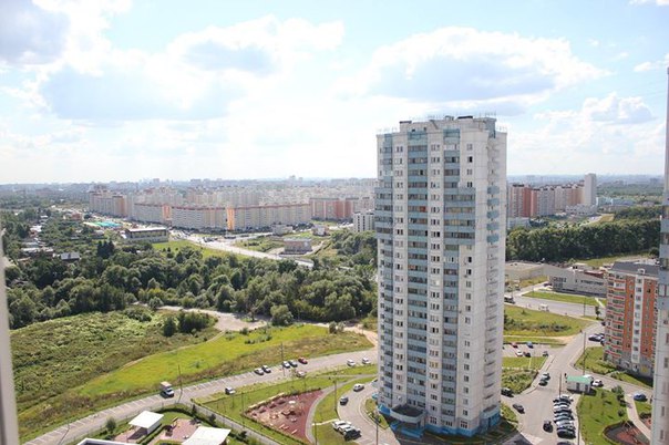 Добрый час.<br>Сдается на долгий срок, 2х комнатная квартира-студия, на 21 этаже в мр. Кожухово ул Лухмановская д22,. В квартире сделан ремонт, стеклопакеты,теплые полы,стильная мебель, кондиционер,телевизор, кухонная зона объединена с гостиной, застекленная лоджия объединена со спальной, общая площадь 46 кв. есть всё необходимое. 10 минут от подъезда до метро Выхино на маршрутке . Станция, магазин, школа, детский сад – у дома .<br>Строго семейная пара.<br>34000Р + КУ (4-5тр)<br>Торг при обоюдной симпатии на месте.<br>Все вопросы в ЛС , но перед этим прошу посмотреть расположение жилья и интересующей вас инфраструктуры на карте. - фото Фото: Добрый час.<br>Сдается на долгий срок, 2х комнатная квартира-студия, на 21 этаже в мр. Кожухово ул Лухмановская д22,. В квартире сделан ремонт, стеклопакеты,теплые полы,стильная мебель, кондиционер,телевизор, кухонная зона объединена с гостиной, застекленная лоджия объединена со спальной, общая площадь 46 кв. есть всё необходимое. 10 минут от подъезда до метро Выхино на маршрутке . Станция, магазин, школа, детский сад – у дома .<br>Строго семейная пара.<br>34000Р + КУ (4-5тр)<br>Торг при обоюдной симпатии на месте.<br>Все вопросы в ЛС , но перед этим прошу посмотреть расположение жилья и интересующей вас инфраструктуры на карте.