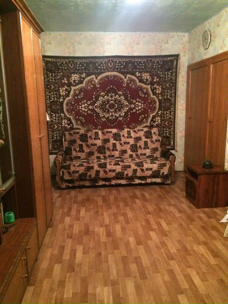 Сдадим 1-комнатную квартиру на длительный срок. Собственник. Предпочтительно семейные пары, славянской внешности. Район метро Рязанский проспект, улица Михайлова, дом 19. 10 минут на транспорте от метро. В квартире есть: шкаф, диван, стол, холодильник, плита.<br>Агенствам и посредникам — просьба не беспокоить.<br>25000 рублей + вся коммуналка и свет. Оплата за первый и последний месяцы сразу.<br>+7-906-092-37-один-девять<br>Александра - фото Фото: Сдадим 1-комнатную квартиру на длительный срок. Собственник. Предпочтительно семейные пары, славянской внешности. Район метро Рязанский проспект, улица Михайлова, дом 19. 10 минут на транспорте от метро. В квартире есть: шкаф, диван, стол, холодильник, плита.<br>Агенствам и посредникам — просьба не беспокоить.<br>25000 рублей + вся коммуналка и свет. Оплата за первый и последний месяцы сразу.<br>+7-906-092-37-один-девять<br>Александра