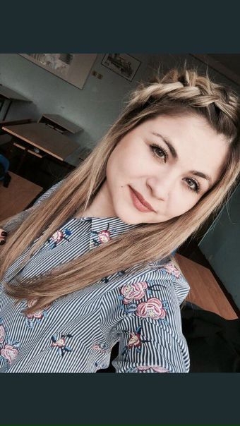 Фото: Добрый день. Я и моя подруга (22-х лет) ищем однокомнатную кВ. либо комнату в двушке. Не бабушкин вариант. <br>Сумма до 30000 руб. вместе с коммунальными, без залога и комиссии, на длительный срок. В пешей доступности от метро 10 мин. Рассматриваем все варианты.<br>Заселение с 1 февраля.<br>Чистоплотные, добрые, платежеспособные.