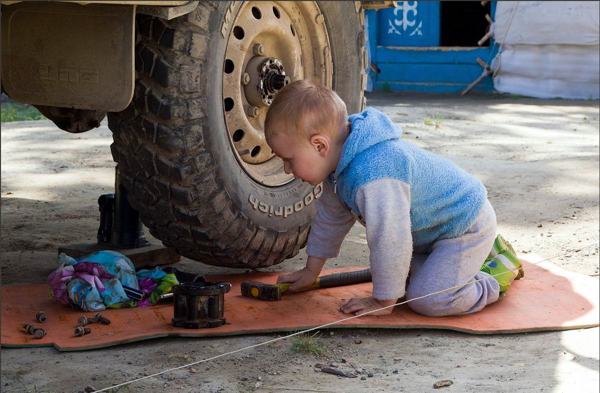 юный автослесарь. клуб юный автомеханик. рабочие профессии механик. пафосный автомеханик. автомеханик конструктор для детей от 6 лет.