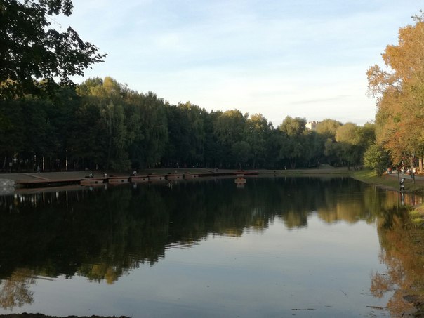 СДАЕТСЯ!В двух комнатной квартире с новым евро ремонтом и бытовой техникой,уютная комната 23кв.м.( 18 000 р. уже с к/у) с теплым балконом, огромная просторная кухня 13 кв.м. с встроенной техникой, проживание без хозяев. 2 девушки в соседней комнате, так как много времени проводим на работе хотелось дома по вечерам тишины и спокойствия.Ищем работающую, платежеспособную, ответственную, чистоплотную девушку, без домашних питомцев.<br>Территориально квартира находится в 7 -ми минутах от станции Красногорская, ближайшее метро Тушино 15 минут на электричке и 25 до Войковской.Вокруг развита молодежная инфраструктура : 3-ТЦ в пешей доступности, огромный городской парк с озером, оборудованые спортивные площадки.Напротив дома Опалиховский лес с оборудованными для отдыха местами, свежий воздух и тишина с открытым окном в квартире обеспечены.<br>+79686301292 - фото Фото: СДАЕТСЯ!В двух комнатной квартире с новым евро ремонтом и бытовой техникой,уютная комната 23кв.м.( 18 000 р. уже с к/у) с теплым балконом, огромная просторная кухня 13 кв.м. с встроенной техникой, проживание без хозяев. 2 девушки в соседней комнате, так как много времени проводим на работе хотелось дома по вечерам тишины и спокойствия.Ищем работающую, платежеспособную, ответственную, чистоплотную девушку, без домашних питомцев.<br>Территориально квартира находится в 7 -ми минутах от станции Красногорская, ближайшее метро Тушино 15 минут на электричке и 25 до Войковской.Вокруг развита молодежная инфраструктура : 3-ТЦ в пешей доступности, огромный городской парк с озером, оборудованые спортивные площадки.Напротив дома Опалиховский лес с оборудованными для отдыха местами, свежий воздух и тишина с открытым окном в квартире обеспечены.<br>+79686301292