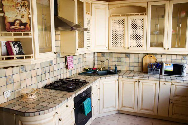 Сеть хостелов“Tvoyhostel” – от 10000 руб. за месяц! <br><br>Хостелы “Tvoyhostel” расположены в самом центре Москвы, на ваш выбор места около: <br><br>Смоленская (1 мин) <br>Достоевская (5 мин) <br><br>К услугам гостей: <br>-Постельное белье и полотенца <br>-WI-FI <br>-Ежедневная уборка <br>-Стиральная машинка <br>-Микроволновка <br>-Чай и печеньки, каши по утрам <br>-Кухня со всеми необходимыми принадлежностями <br>-Фен для волос <br>-Утюг и гладильная доска <br>-Есть женские, мужские и смешные номера <br><br>В наших хостелах чисто и очень уютно! <br>Возможны гибкие условия оплаты <br>Будем рады вам! Звоните, все обсудим. <br>Контактный телефон: <br>+7 (962) 963-78-78 Владислав - фото Фото: Сеть хостелов“Tvoyhostel” – от 10000 руб. за месяц! <br><br>Хостелы “Tvoyhostel” расположены в самом центре Москвы, на ваш выбор места около: <br><br>Смоленская (1 мин) <br>Достоевская (5 мин) <br><br>К услугам гостей: <br>-Постельное белье и полотенца <br>-WI-FI <br>-Ежедневная уборка <br>-Стиральная машинка <br>-Микроволновка <br>-Чай и печеньки, каши по утрам <br>-Кухня со всеми необходимыми принадлежностями <br>-Фен для волос <br>-Утюг и гладильная доска <br>-Есть женские, мужские и смешные номера <br><br>В наших хостелах чисто и очень уютно! <br>Возможны гибкие условия оплаты <br>Будем рады вам! Звоните, все обсудим. <br>Контактный телефон: <br>+7 (962) 963-78-78 Владислав