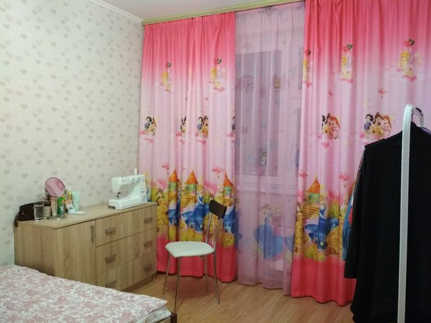 Сдается комната в 3хкомнатной квартире! Строго одной девушке без животных. Район - Бутово-парк 2б, Новое шоссе 10к2. До метро Бульвар Дмитрия Донского 10-15 минут без пробок, автобусы ходят каждые 5-7 минут. <br>Квартира просторная, чистая, огромный коридор, 2 балкона, 2 санузла, большая кухня, кладовая-постирочная. В квартире курят на одном из балконов.<br>Комната сдается без мебели!!! Мебель (1,5спальная кровать и комод) можно выкупить у прежнего жильца за 10 000 рублей. В соседках - 2 девушки, 25 и 30 лет. В квартире есть пылесос, посудомоечная машина, утюг, гладильная доска, стиральная машина на 11 кг, посуда, микроволновка.<br>Стоимость - 12670 рублей в месяц, залог 12000 рублей. Плюс оплата счетчиков и интернета на троих. Залог не разбивается.<br>Договор с собственником будет перезаключаться (на 3 человека, включая нового жильца).<br>Заезд 25 февраля.<br> Romanovna - фото Фото: Сдается комната в 3хкомнатной квартире! Строго одной девушке без животных. Район - Бутово-парк 2б, Новое шоссе 10к2. До метро Бульвар Дмитрия Донского 10-15 минут без пробок, автобусы ходят каждые 5-7 минут. <br>Квартира просторная, чистая, огромный коридор, 2 балкона, 2 санузла, большая кухня, кладовая-постирочная. В квартире курят на одном из балконов.<br>Комната сдается без мебели!!! Мебель (1,5спальная кровать и комод) можно выкупить у прежнего жильца за 10 000 рублей. В соседках - 2 девушки, 25 и 30 лет. В квартире есть пылесос, посудомоечная машина, утюг, гладильная доска, стиральная машина на 11 кг, посуда, микроволновка.<br>Стоимость - 12670 рублей в месяц, залог 12000 рублей. Плюс оплата счетчиков и интернета на троих. Залог не разбивается.<br>Договор с собственником будет перезаключаться (на 3 человека, включая нового жильца).<br>Заезд 25 февраля.<br> Romanovna