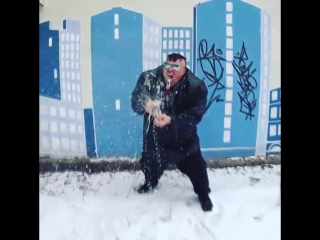Депутат Барецкий рвёт банку, как Тузик рвёт Мурзика ..