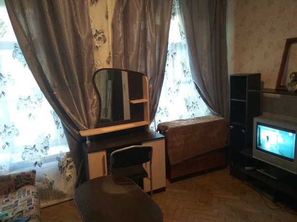 Сдается уютная, теплая и светлая комната 14 метров, в сердце Петербурга, в шаговой доступности от метро Пл. Восстания на 9-ой советской, дом 30. Сдается для девушки или пары на длительный срок, можно с питомцами. <br>В трехкомнатной квартире проживают одна девушка и мужчина, воспитанные, работают, в квартире почти не появляются. Тихое, спокойное проживание гарантировано, квартира Не коммунальная. <br>Проживание без собственника, никто донимать и поучать не будет. <br> <br>Ищу жильца славянской внешности, платежеспособного, не шумного, чистоплотного, без гостей по ночам и вечеринок. <br> <br>В квартире имеется: газовая плита, душ оборудован на кухне(не прозрачный), холодильник(общий), микроволновая печь, стиральная машина, быстрый интернет в наличии. <br> <br>В комнате имеется: телевизор, угловой большой шкаф, диван-книжка, комод, трюмо, журнальный столик, стол-книжка, стул, торшер, мощный вентилятор. <br>За 12 000 р/мес. для одного жильца и 13 000 р/мес с пары + к.у и свет по квитанциям 900-2000р с человека(!). Залог= стоимость месячной аренды, возвращается при съезде. Договор разумеется заключаем. <br>От метро Площадь Восстания 10-15 минут пешком (5 мин. на транспорте) <br>Все необходимые магазины, кафешки, рестораны, клубы, музеи в шаговой доступности. <br> <br>Я собственник квартиры, никаких предоплат за бронь и комиссий не прошу, звоните +79216321879 или пишите в лс. Евгения и Дмитрий. - фото Фото: Сдается уютная, теплая и светлая комната 14 метров, в сердце Петербурга, в шаговой доступности от метро Пл. Восстания на 9-ой советской, дом 30. Сдается для девушки или пары на длительный срок, можно с питомцами. <br>В трехкомнатной квартире проживают одна девушка и мужчина, воспитанные, работают, в квартире почти не появляются. Тихое, спокойное проживание гарантировано, квартира Не коммунальная. <br>Проживание без собственника, никто донимать и поучать не будет. <br> <br>Ищу жильца славянской внешности, платежеспособного, не шумного, чистоплотного, без гостей по ночам и вечеринок. <br> <br>В квартире имеется: газовая плита, душ оборудован на кухне(не прозрачный), холодильник(общий), микроволновая печь, стиральная машина, быстрый интернет в наличии. <br> <br>В комнате имеется: телевизор, угловой большой шкаф, диван-книжка, комод, трюмо, журнальный столик, стол-книжка, стул, торшер, мощный вентилятор. <br>За 12 000 р/мес. для одного жильца и 13 000 р/мес с пары + к.у и свет по квитанциям 900-2000р с человека(!). Залог= стоимость месячной аренды, возвращается при съезде. Договор разумеется заключаем. <br>От метро Площадь Восстания 10-15 минут пешком (5 мин. на транспорте) <br>Все необходимые магазины, кафешки, рестораны, клубы, музеи в шаговой доступности. <br> <br>Я собственник квартиры, никаких предоплат за бронь и комиссий не прошу, звоните +79216321879 или пишите в лс. Евгения и Дмитрий.