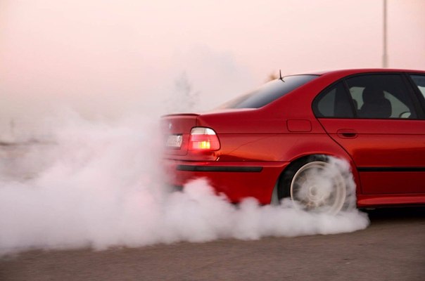 #BMW М5 E39 в красном