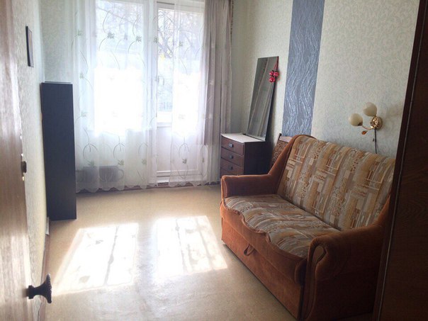 Без залога/Без комиссии. Сдаётся уютная, чистая комната в трёшке. <br>15 минут пешком от Метро Улица Академика Янгеля. <br>К/У, wifi включено в стоимость 15 000. <br>Комната с балконом, закрывается на ключ. В остальных двух комнатах живут 2 семейные пары, очень тихие и чистоплотные люди. <br>Сдадим исключительно одной девушке/женщине. <br>Пишите)<br><br> - фото Фото: Без залога/Без комиссии. Сдаётся уютная, чистая комната в трёшке. <br>15 минут пешком от Метро Улица Академика Янгеля. <br>К/У, wifi включено в стоимость 15 000. <br>Комната с балконом, закрывается на ключ. В остальных двух комнатах живут 2 семейные пары, очень тихие и чистоплотные люди. <br>Сдадим исключительно одной девушке/женщине. <br>Пишите)<br><br>