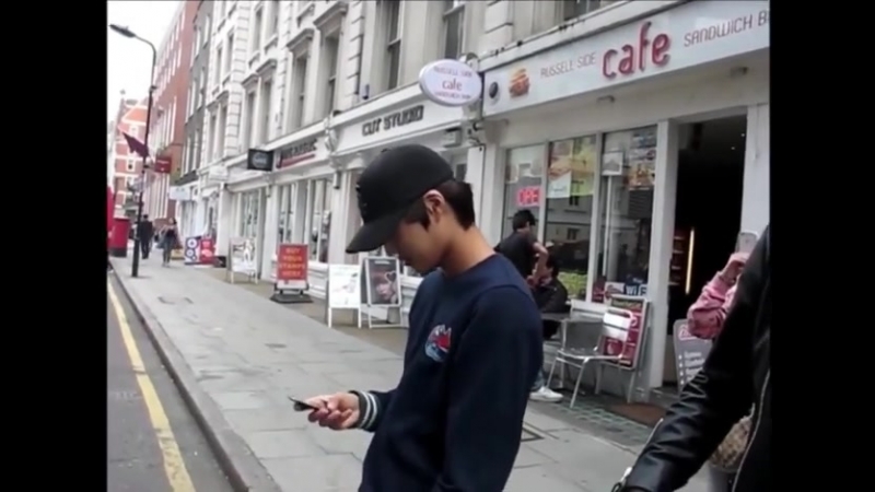 120622 Kai lost his way in London