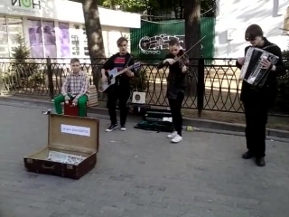 Ребята сыграли Цоя на скрипке, гитаре, аккордеоне и