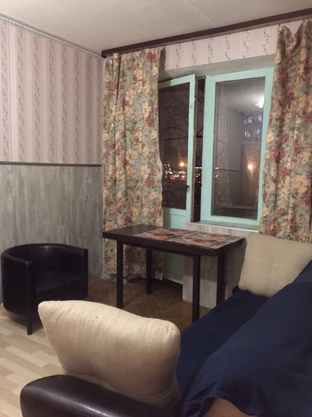 Фото: Комиссия 28 тыс ! Платите За Один Месяц И Заезжайте.<br>35.000<br>Квартира в хорошем состоянии в 2 минутах пешком от метро Ленинский проспект и и станции МЦК Площадь Гагарина. Рядом Ашан, 3-е кольцо, Нескучный Сад. Есть вайфай, рабочая стиральная машина, холодильник с морозилкой, газовая плита, кладовка. Комнаты 2 - зал и спальня. Есть балкон с зала. Вода горячая и холодная с хорошим напором. Хорошие соседи, тихо. Бесплатные парковочные места во дворе. Только славянам! Желательно семья.