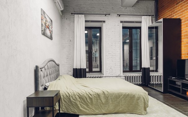 Москва, Кутузовский пр-кт, 30 <br>Метро Кутузовская (200 м) <br>Сдается 1 комнатная квартира-студия. Квартира расположена в сталинском доме, на высоком первом этаже, на окнах жалюзи и плотные шторы, окна выходят во двор. Квартира полностью укомплектована всей необходимой мебелью и бытовой техникой, готова к проживанию. Рядом с домом все необходимое. До Москва Сити 5 мин, до метро Кутузовская 3 мин. Оплата: аренда 16т.р. + коммуналка (3-4 тыс.) <br>По всем вопросам звоните по тел.89221760717 - фото Фото: Москва, Кутузовский пр-кт, 30 <br>Метро Кутузовская (200 м) <br>Сдается 1 комнатная квартира-студия. Квартира расположена в сталинском доме, на высоком первом этаже, на окнах жалюзи и плотные шторы, окна выходят во двор. Квартира полностью укомплектована всей необходимой мебелью и бытовой техникой, готова к проживанию. Рядом с домом все необходимое. До Москва Сити 5 мин, до метро Кутузовская 3 мин. Оплата: аренда 16т.р. + коммуналка (3-4 тыс.) <br>По всем вопросам звоните по тел.89221760717