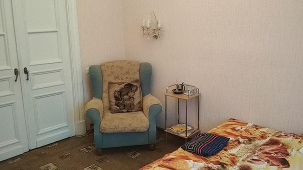 Фото: Доброго вечера, господа! <br> <br>Сдаю комнату в Москве. <br>В трёхкомнатной квартире. Отличный, спокойный и тихий район. В трёх минутах ходьбы Пятёрочка и Перекрёсток, ТЦ 