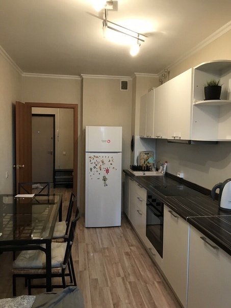 Сдам 1к квартиру по ул. Петра Романова, 6 м. Дубровка <br><br>Чистая, уютная, с новым ремонтом. Вся мебель и техника есть. <br>Wi-Fi и телевидение. <br>Остановка в шаговой доступности . Метро в 600метрах от дома. <br>Рассматриваем всех платежеспособных, без животных. Квартира с уютной домашней обстановкой , все почти новое. Большая кровать , 2 шкафа , один в комнате, другой в прихожей. Хороший кухонный гарнитур, обеденная зона, на кухне стоит не большой диван( раскладной ). Хороший Жк телевизор в комнате и на кухне. <br>Арендная плата 30000 и доп.оплаты. Все вопросы по <br>Тел: 7999-587-07-89 либо пишите в what’s app - фото Фото: Сдам 1к квартиру по ул. Петра Романова, 6 м. Дубровка <br><br>Чистая, уютная, с новым ремонтом. Вся мебель и техника есть. <br>Wi-Fi и телевидение. <br>Остановка в шаговой доступности . Метро в 600метрах от дома. <br>Рассматриваем всех платежеспособных, без животных. Квартира с уютной домашней обстановкой , все почти новое. Большая кровать , 2 шкафа , один в комнате, другой в прихожей. Хороший кухонный гарнитур, обеденная зона, на кухне стоит не большой диван( раскладной ). Хороший Жк телевизор в комнате и на кухне. <br>Арендная плата 30000 и доп.оплаты. Все вопросы по <br>Тел: 7999-587-07-89 либо пишите в what’s app