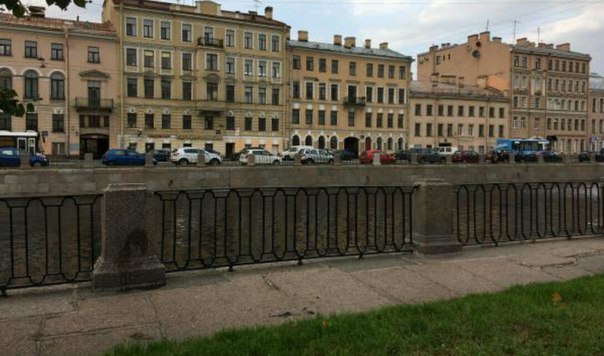 Фото: г. Санкт-Петербург<br>Наб.канала Грибоедва 172<br>Продается 5-и к.кв. ( идеально под хостел, мини- отель)<br>Общая пл.125.50/67.90- жилая.<br>кух. 9.00 прих. 9.00 кор. 12.20<br>10+19.3+10+17. 6+11.2 1/3<br>выс.3м<br>Встреч;<br>Старый фонд с КР, Кирпичный, (г.п. 1828, кап.р. 1957); вход Со двора, окна На набережную и во двор, ремонт Не требуется, ТЕЛ-Нет, пол Паркет, гор.вода Теплоцентр, балкон Нет, СУ-Раздельный, ванна Отдельная, плита газовая, мусороп. Нет<br>В историческом центре Петербурга продается видовая квартира.Высокий бельэтаж,есть еще внизу помещение.Окна четырех комнат ( шесть окон) выходят на канал Грибоедова,хорошо видна вода и курсирующие кораблики по каналу.Квартира большая, двухсторонняя, уютная ,пригодная как для проживания, так и под любые коммерческие цели.В квартире интересная планировка,чисто,в комнатах отремонтировано, Петербургский дух.Чистый ухоженный двор,детская площадка,во дворе парковка,двор закрытый,есть шлакбаум. Из окна открывается красивый вид на воду и в зеленый двор.Недалеко остров Новая Голландия,Мариинский театр,Консерватория и другие достопримечательности в пешей доступности.В ближайшем будущем ,в 2018 году ,рядом откроется станция метро 