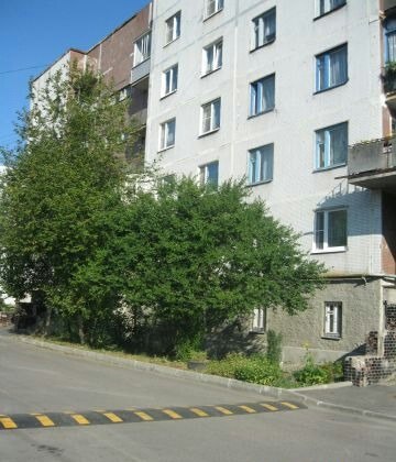 ПРОДАМ КВАРТИРУ <br>или размен на меньшую с доплатой с вашей стороны. <br>4-к квартира 80 м <br>Ленинградская область <br>г.Тосно,ул.Песочная,40 <br>на 1 этаже 5-этажного панельного дома <br>Первый этаж,но.высокий фундамент <br>Косметический ремонт.Квартира теплая.светлая. <br>Да,что хвалить.смотреть надо. <br>Удобная для семьи с детьми. <br>Дом находиться во дворе,точнее нет рядом движения ,как на проспекте.Тихий,уютный район для проживания. <br>Соседи спокойные.хорошие. <br> <br>Есть парковка для авто. <br>Есть детская площадка,для прогулок с малышами. <br>Можно и на тренажерах позаниматься.Установлены во дворе. <br>Пол паркет.На кухне -линолиум. В квартире у нас всё натуральное.и в квартире легко дышится. <br>Звоните,мы любезно ответим. <br>89062569956 <br>фото в личку - фото Фото: ПРОДАМ КВАРТИРУ <br>или размен на меньшую с доплатой с вашей стороны. <br>4-к квартира 80 м <br>Ленинградская область <br>г.Тосно,ул.Песочная,40 <br>на 1 этаже 5-этажного панельного дома <br>Первый этаж,но.высокий фундамент <br>Косметический ремонт.Квартира теплая.светлая. <br>Да,что хвалить.смотреть надо. <br>Удобная для семьи с детьми. <br>Дом находиться во дворе,точнее нет рядом движения ,как на проспекте.Тихий,уютный район для проживания. <br>Соседи спокойные.хорошие. <br> <br>Есть парковка для авто. <br>Есть детская площадка,для прогулок с малышами. <br>Можно и на тренажерах позаниматься.Установлены во дворе. <br>Пол паркет.На кухне -линолиум. В квартире у нас всё натуральное.и в квартире легко дышится. <br>Звоните,мы любезно ответим. <br>89062569956 <br>фото в личку