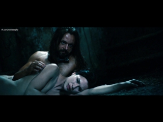 Обнажённая Рона Митра (Rhona Mitra) в фильме