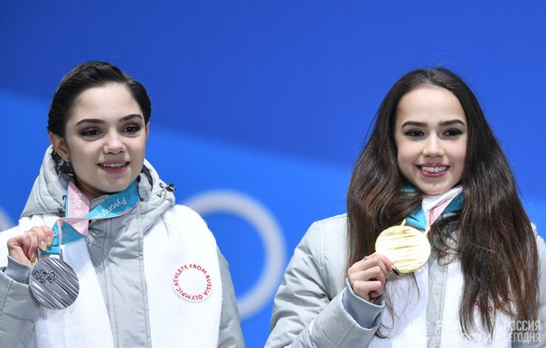 Лучшие фигуристки планеты Алина Загитова и Евгения Медведева готовы ответить на самый интересный вопрос наших подписчиков! Оставляйте свои варианты в комментариях, и лучший мы зададим на встрече с нашими фигуристами уже послезавтра! Автору самого интересного вопроса - приз!