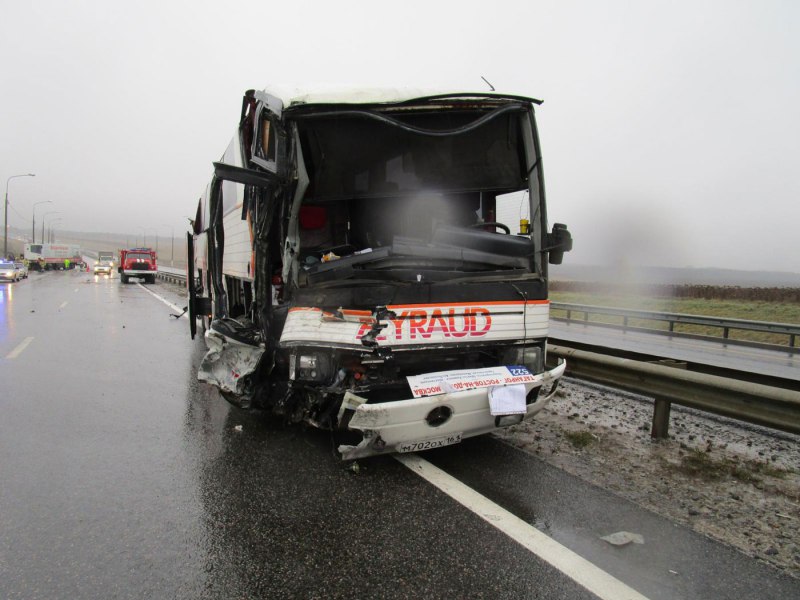 Пассажирский автобус из Таганрога попал в смертельное ДТП с фурой на трассе М4 «Дон»