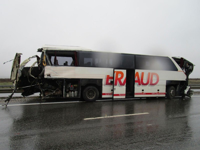 Пассажирский автобус из Таганрога попал в смертельное ДТП с фурой на трассе М4 «Дон»