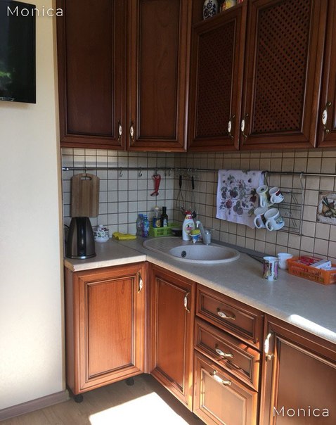 Фото: Сдается на длительный срок двухкомнатная квартира за 43 000. Комнаты 18 м и 13 м с мебелью, санузел раздельный, окна во двор, встроенная кухня, стиральная машинка, телевизор, холодильник.<br>Без комиссии!<br>Подробнее на 