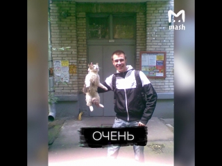 Парень из Череповца 3 года фотографируется держа котов за шкирку